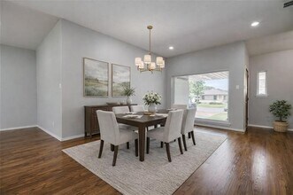 9036 Clearwater Dr in Dallas, TX - Building Photo - Building Photo
