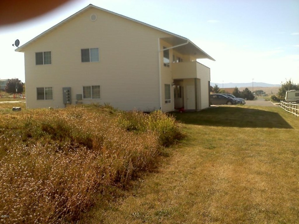 1755 C Ave W in Polson, MT - Foto de edificio