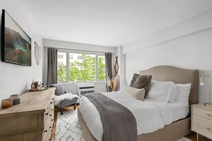 79 W 12th St in New York, NY - Building Photo