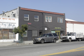 3209 W Washington Blvd in Los Angeles, CA - Building Photo - Building Photo