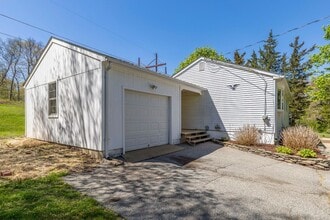 30 Beechwood Blvd in Norwich, CT - Building Photo - Building Photo