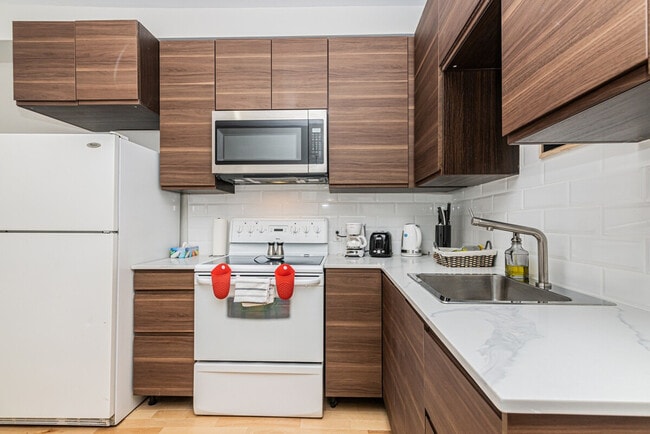 937 Rue Sainte-Marguerite, Unit SI ID1335080P in Montréal, QC - Building Photo - Building Photo