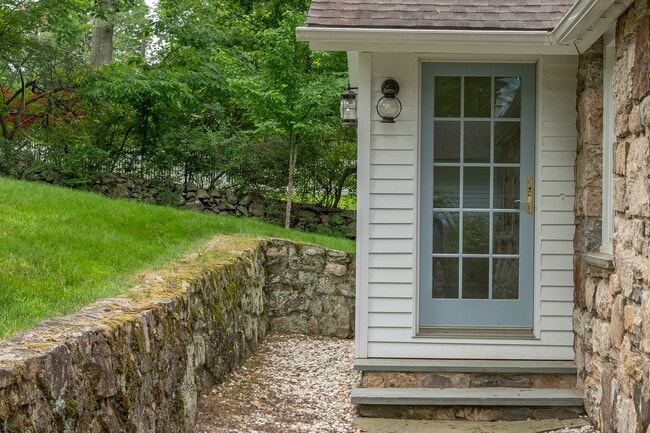 7 Westview Ln in Norwalk, CT - Building Photo - Building Photo