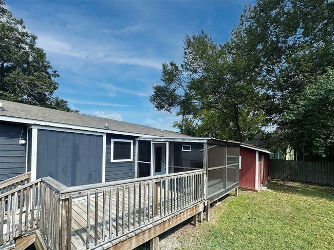 320 Holiday St in Tomball, TX - Building Photo - Building Photo