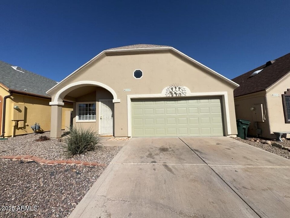 4427 La Corte Dr in Sierra Vista, AZ - Foto de edificio