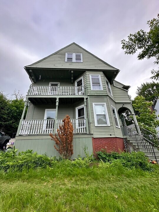 40 Orne St in Worcester, MA - Building Photo