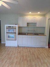 716 High St, Unit Cottage in West Palm Beach, FL - Building Photo - Building Photo