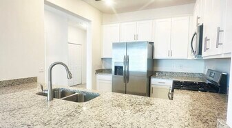 15143 Sunny Day Dr in Bradenton, FL - Building Photo