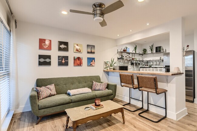 1304 Summit St, Unit 114 in Austin, TX - Building Photo - Building Photo