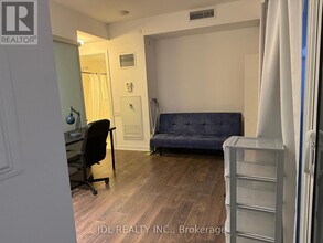 42-3242 Charles St E in Toronto, ON - Building Photo - Building Photo