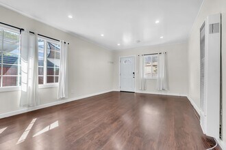 2419 W 30th St in Los Angeles, CA - Building Photo - Building Photo