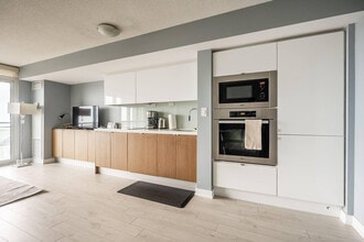 491 Front St W in Toronto, ON - Building Photo - Building Photo