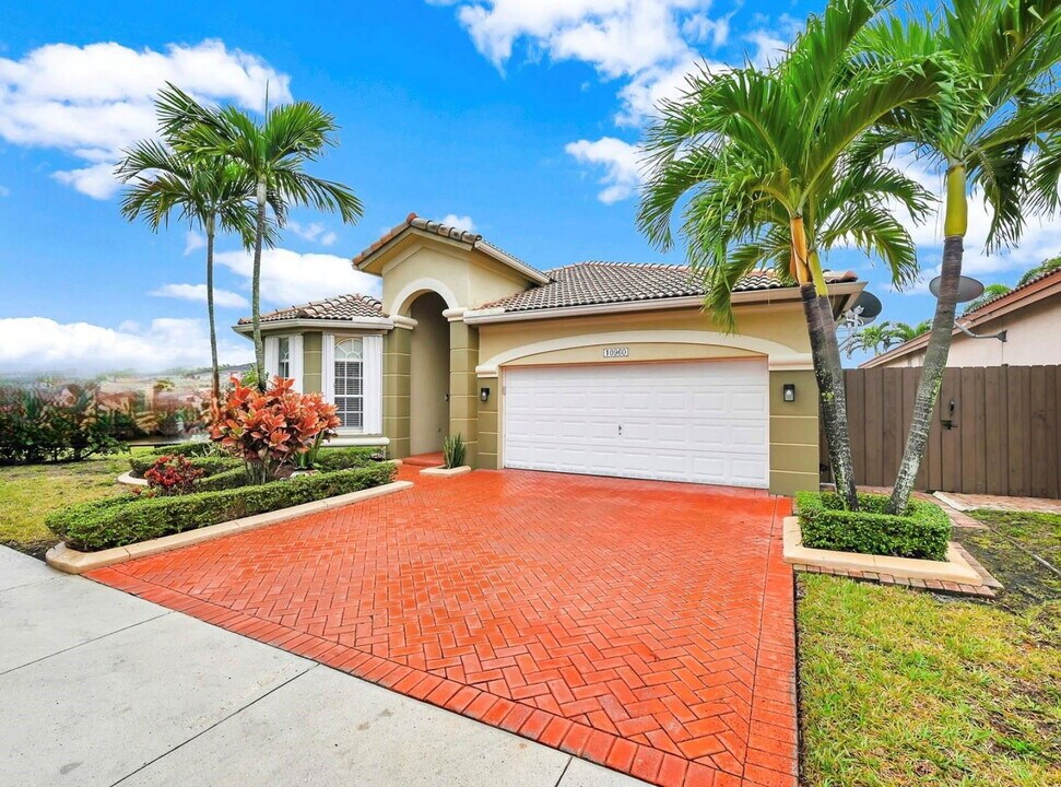 10960 NW 84th St in Doral, FL - Building Photo
