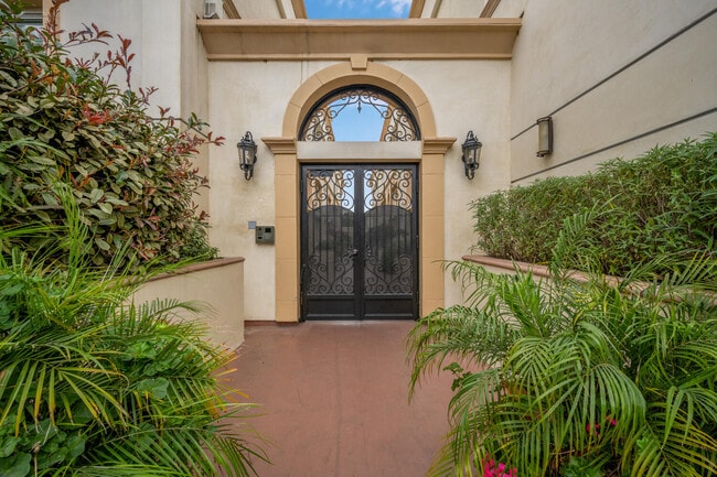 7403 S Sepulveda Blvd, Unit 109 in Los Angeles, CA - Foto de edificio - Building Photo