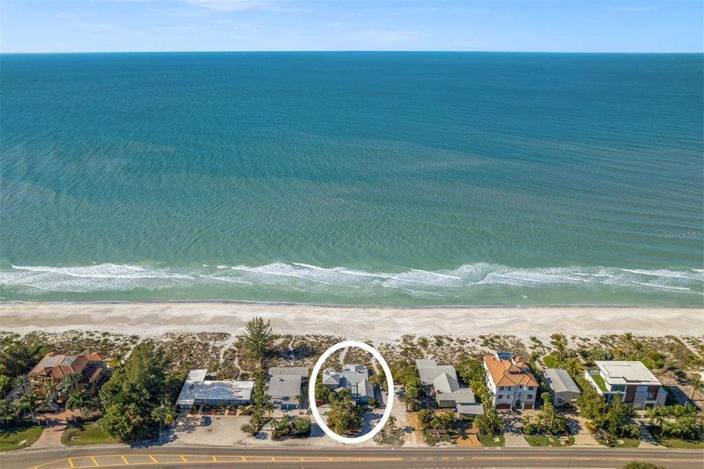 2823 Gulf of Mexico Dr in Longboat Key, FL - Foto de edificio