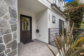 2801 Bayside Dr in Corona Del Mar, CA - Building Photo - Building Photo