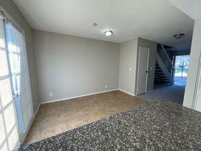 870 Slumpstone Way in Las Vegas, NV - Building Photo - Building Photo