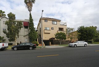 545 E Angeleno Ave in Burbank, CA - Foto de edificio - Building Photo