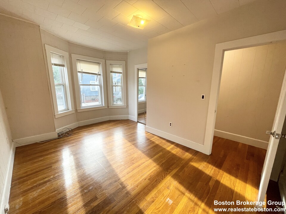 122 Buttonwood St, Unit 1 in Boston, MA - Building Photo