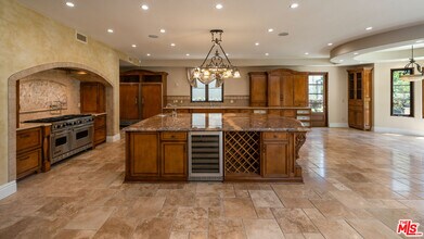 265 N Kenter Ave in Los Angeles, CA - Building Photo - Building Photo