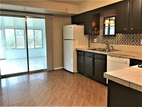 1304 W Sunset Dr in Rogers, AR - Building Photo - Building Photo