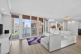3370 Hidden Bay Dr in Aventura, FL - Building Photo
