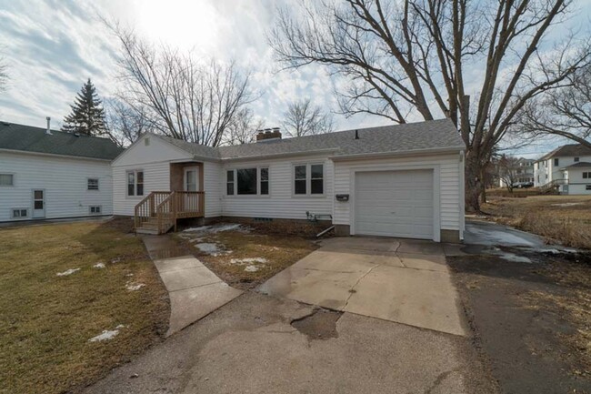 2503 Iowa St - Cedar Falls