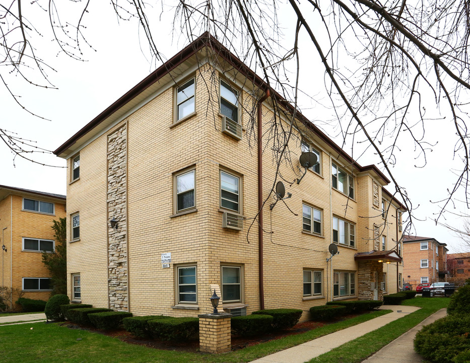 8445 W Bryn Mawr Ave in Chicago, IL - Building Photo