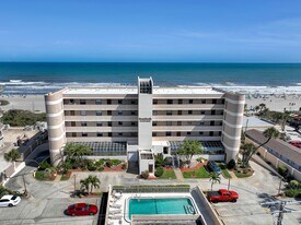 15 N Atlantic Ave in Cocoa Beach, FL - Building Photo