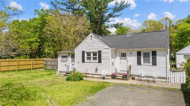 16 Little Brook Ln in Newtown, CT - Building Photo - Building Photo