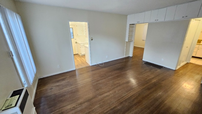 519 N Gardner St in Los Angeles, CA - Foto de edificio - Building Photo