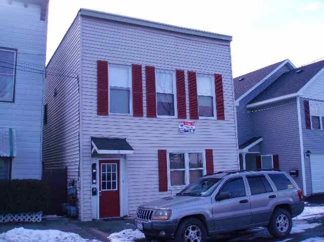 16 Devlin St in Cohoes, NY - Foto de edificio