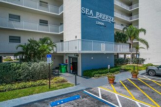 Sea Breeze of Madeira in Madeira Beach, FL - Building Photo - Building Photo