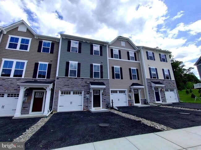 property at 124 Glory Maple Ln