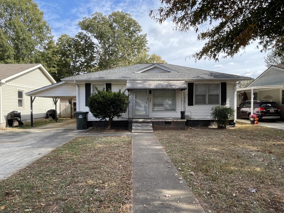 323 Shaw St in Athens, AL - Building Photo