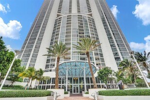 18201 Collins Ave, Unit 708 in Sunny Isles Beach, FL - Building Photo