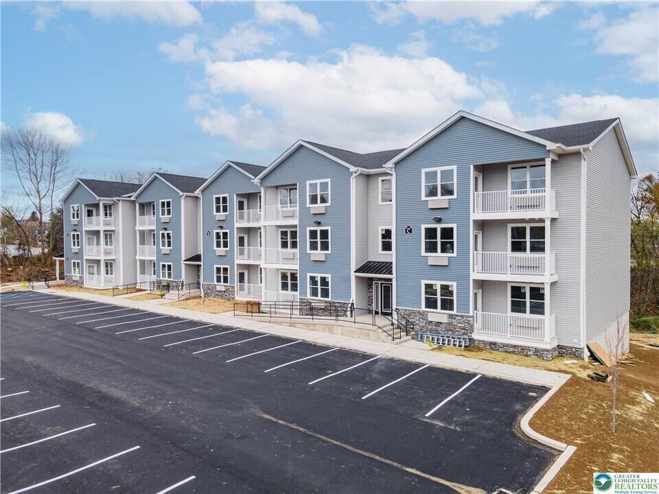 948 N Front St in Allentown, PA - Building Photo