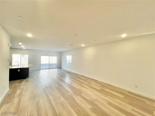 6825 Denton Ct in Las Vegas, NV - Foto de edificio - Building Photo