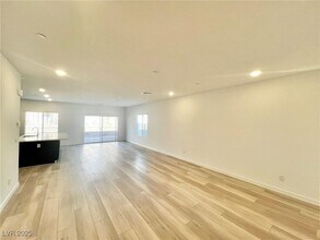 6825 Denton Ct in Las Vegas, NV - Building Photo - Building Photo