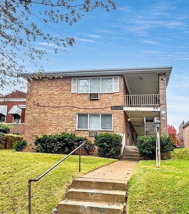 property at 4629 S Broadway St