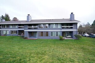 11104 NE 68th St, Unit A104 in Kirkland, WA - Building Photo