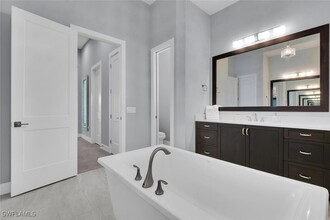 1621 Begonia Ct in Marco Island, FL - Foto de edificio - Building Photo