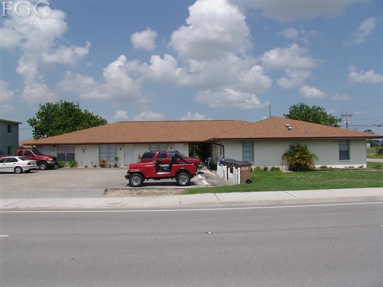 1904 Santa Barbara Blvd in Cape Coral, FL - Building Photo