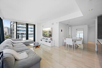 1451 Brickell Ave, Unit 1106 in Miami, FL - Foto de edificio - Building Photo