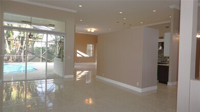 2524 Eagle Run Ct in Weston, FL - Building Photo - Building Photo