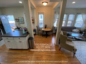 102 Cypress St in Brookline, MA - Building Photo - Building Photo