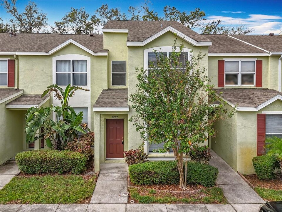 6207 Osprey Lake Cir in Riverview, FL - Building Photo