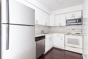 3755 N Pine Grove Ave, Unit 3 in Chicago, IL - Building Photo
