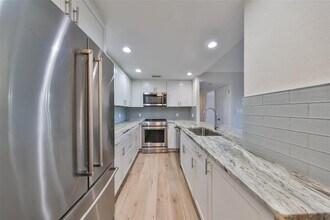 4141 Bayshore Blvd in Tampa, FL - Building Photo - Building Photo