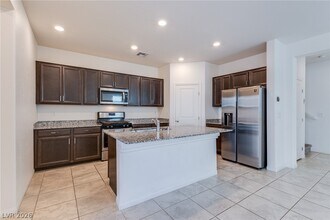 9858 W Meranto Ave in Las Vegas, NV - Building Photo - Building Photo